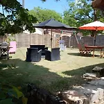 Au Petit Touron Ste Nathalene Сasa de vacaciones Sainte-Nathalène