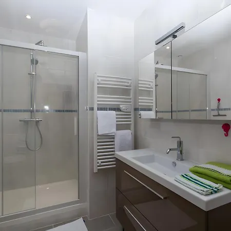 Au Petit Touron Ste Nathalene *